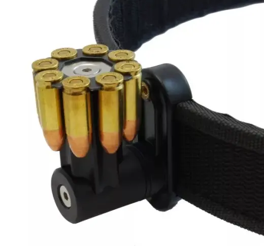 Magnetický držák pro 8ranný zásobník Moon Clip ráže 9 mm s klipem pro zavěšení na opasek. Vhodné pro Moon Clip používané v revolveru S&W 929 s náboji ráže 9 mm i delší náboje ráže .38/.357.